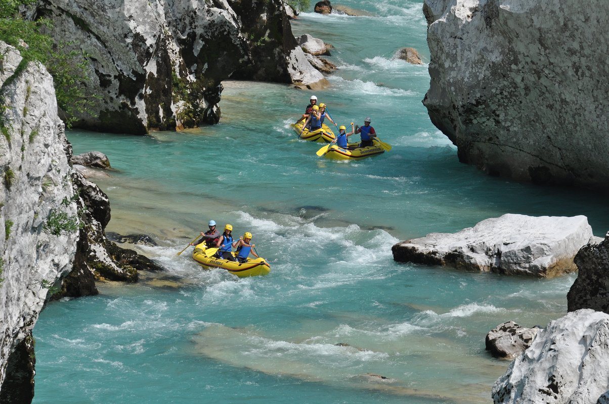 planinski-raj-aktivne-počitnice-mini-rafting-maya-team.jpg