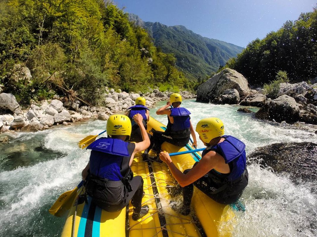 planinski-raj-aktivne-počitnice-rafting1-maya-team.jpg