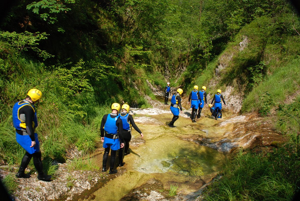 planinski-raj-aktivne-počitnice-canyoning-maya-team.jpg