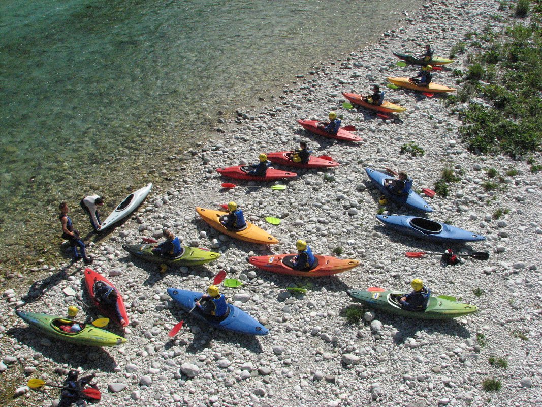 planinski-raj-aktivne-počitnice-kajak-maya-team.jpg