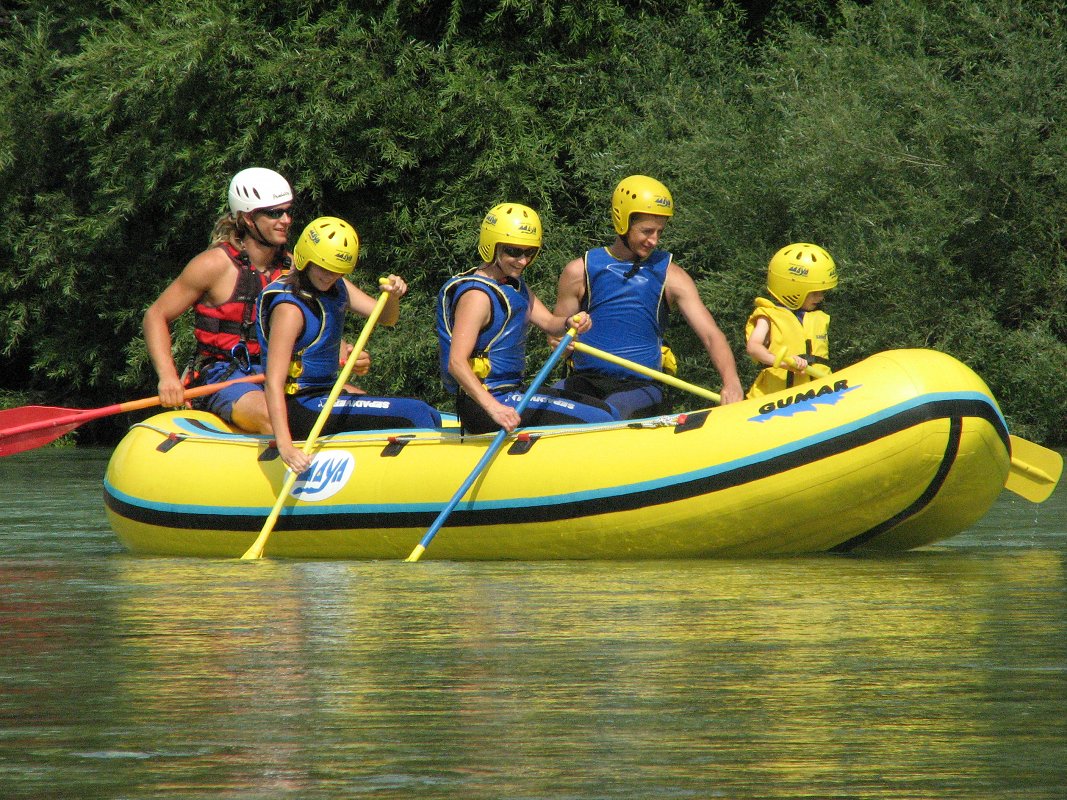 Maya Team - družina na vodi.jpg