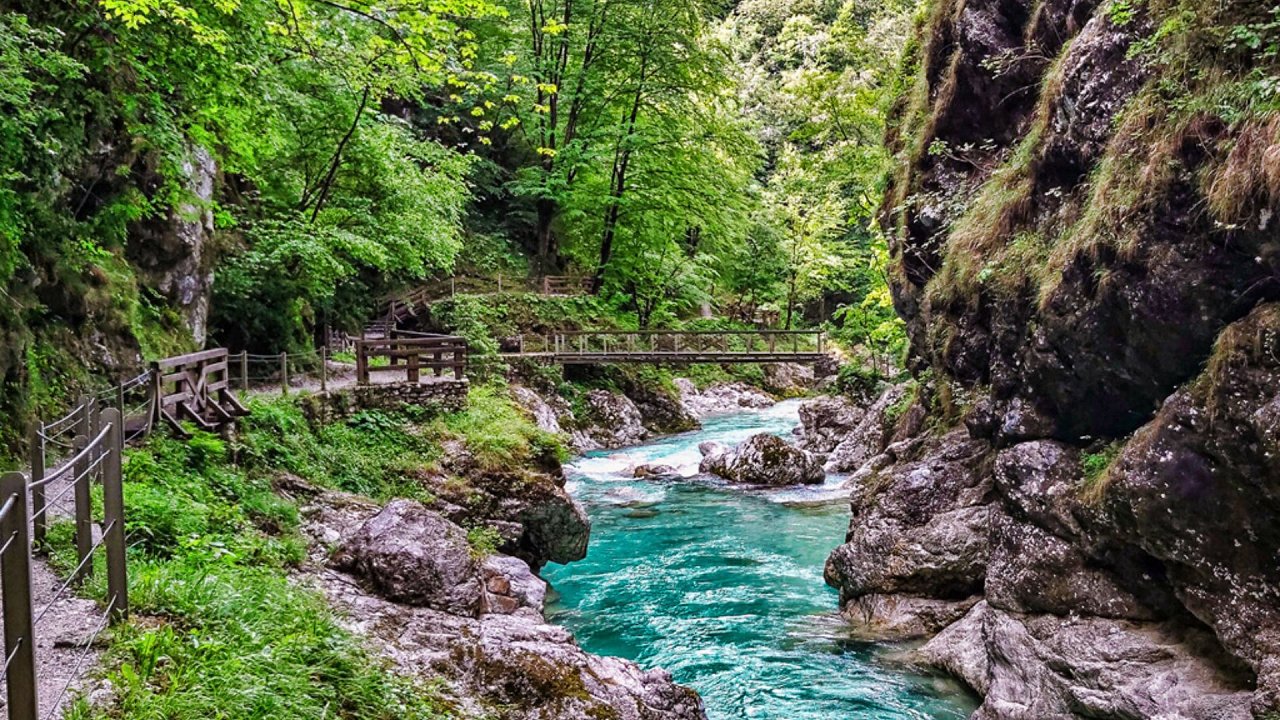 KORITA - AKTIVNE POČITNICE - PERFECT ESCAPE KORITA - AKTIVNE POČITNICE - PERFECT ESCAPE