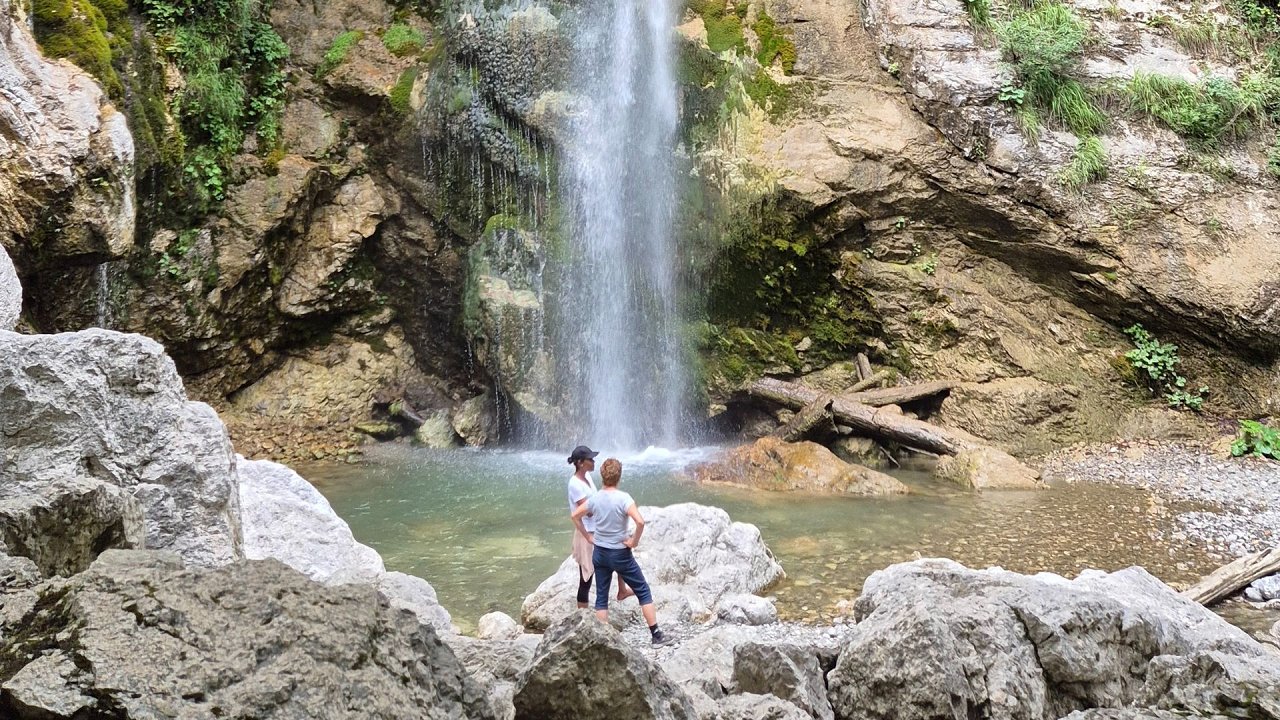 hiking maya team (2).jpg