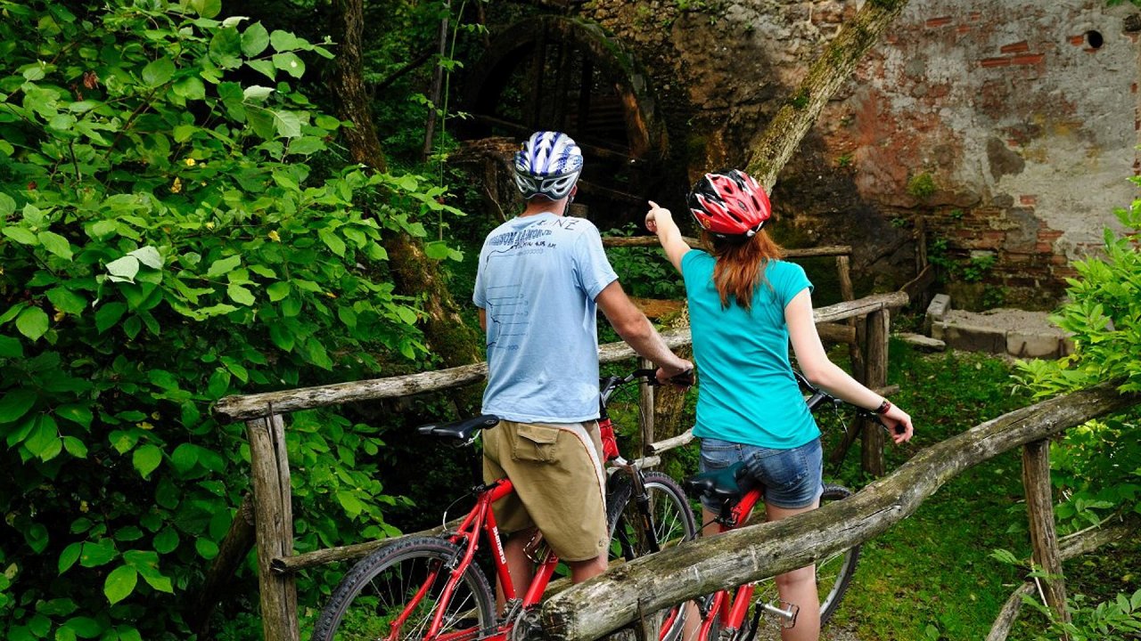 SHORT BREAK (5).jpg SHORT BREAK (5).jpg